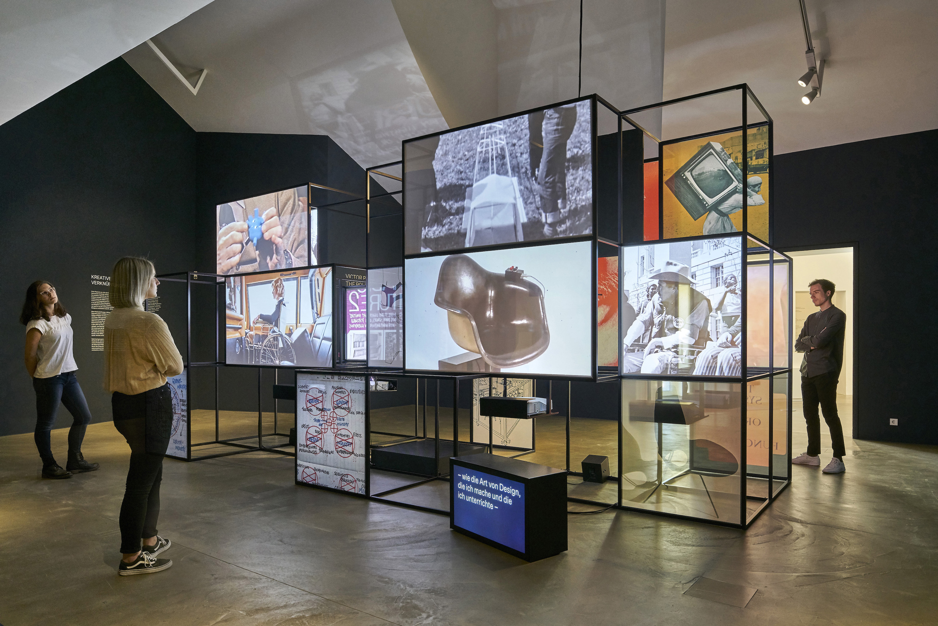 Выставка дизайна. Дисплей выставки Museum Exhibition Design process. Пространство музея. Креативный музей. Экспозиция в пространстве.